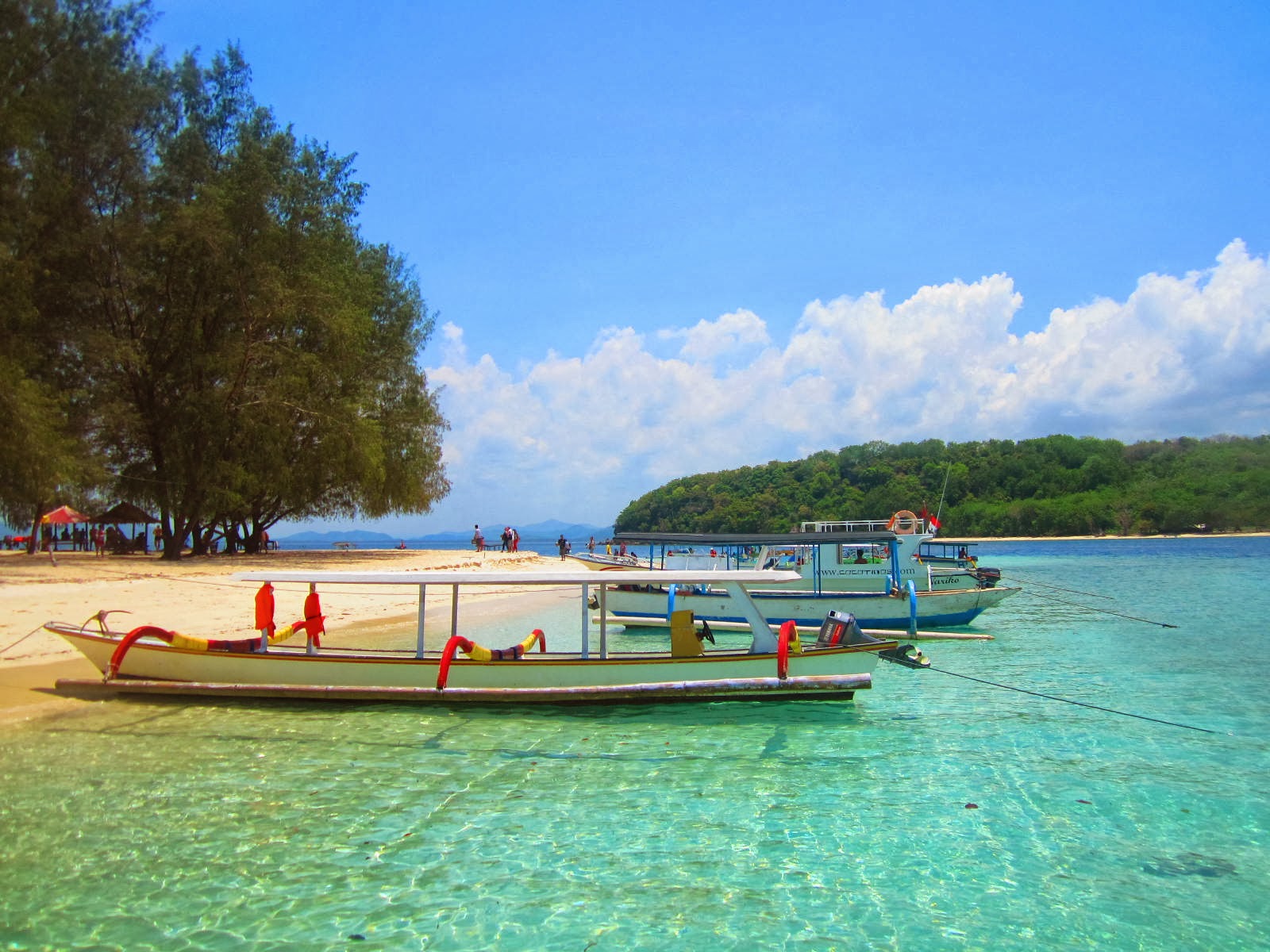 Paket tour dan wisata pantai Lombok